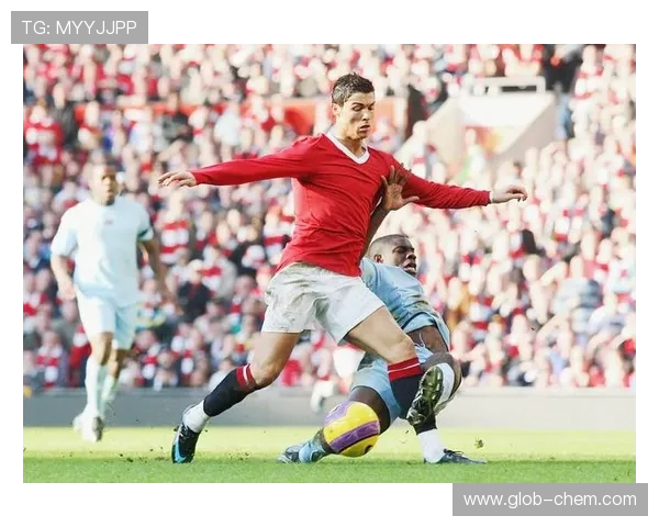 C罗与克鲁伊夫的传奇对决:谁是足球历史上的真正巨星 C罗与克鲁伊夫的传奇对决:谁是足球历史上的真正巨星