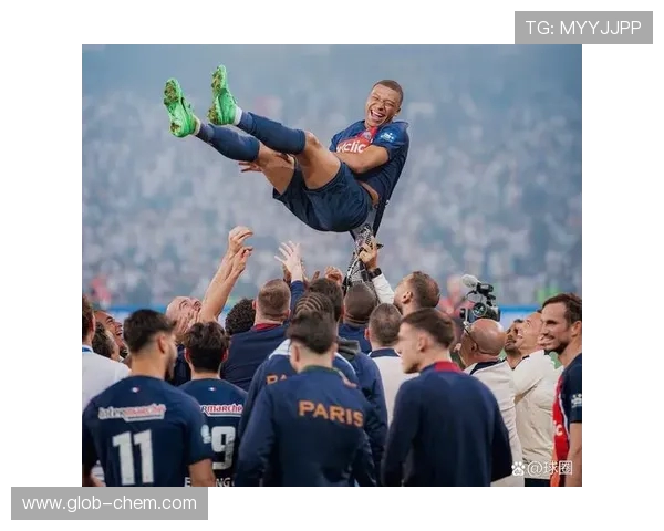 城南俱乐部与全本现代的精彩对决引发球迷热议与期待 城南俱乐部与全本现代的精彩对决引发球迷热议与期待