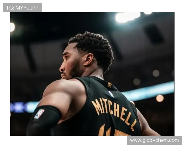 多诺万米切尔引领球队崛起展现超凡篮球才华与领袖魅力