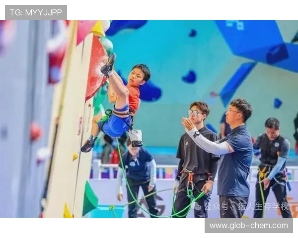 成都攀岩队在攀岩比赛经验排行榜中荣获第九名的荣耀时刻